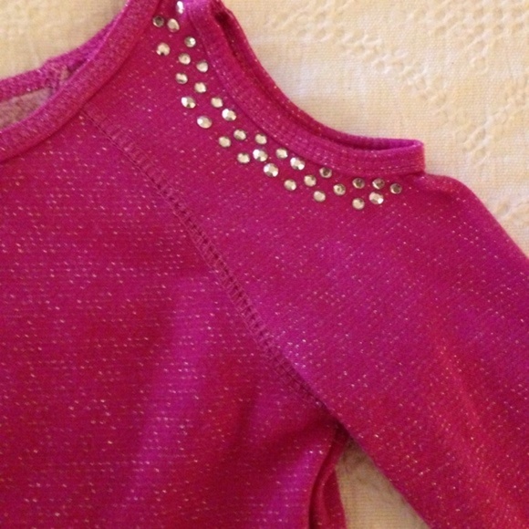 Cold shoulder Studded top - Picture 3 of 3